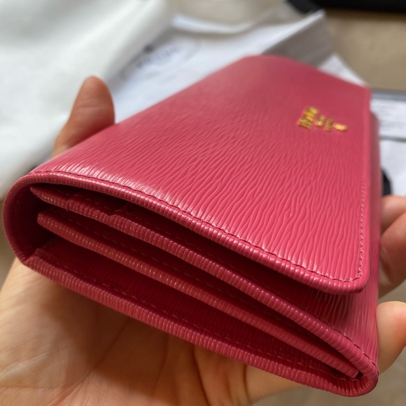 Wallet on Chain Saffiano Leather - Picture 3 of 10